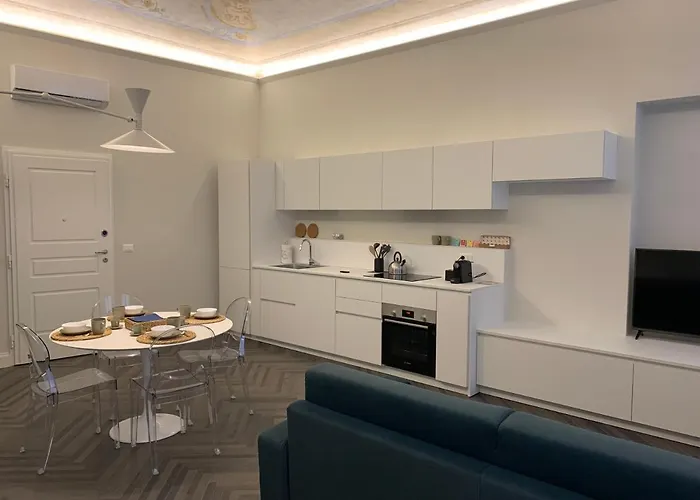 Niki O. Charme Parma