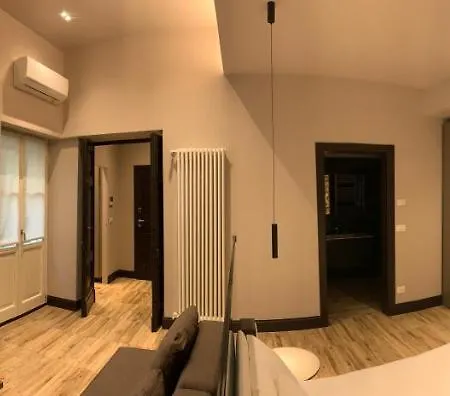 Niki O. Charme Parme